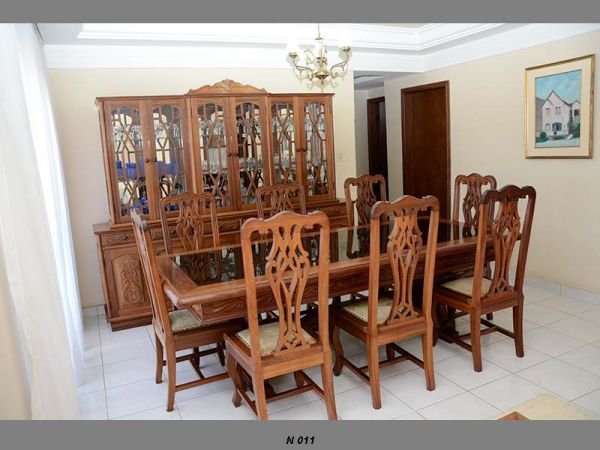 Mesa com Dez Cadeiras + Arca Buffet em Pau-brasil